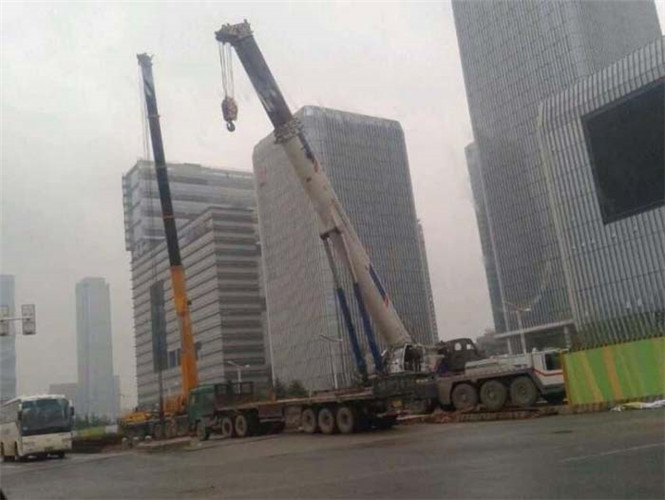 柳城县25吨吊车能吊多重设备？